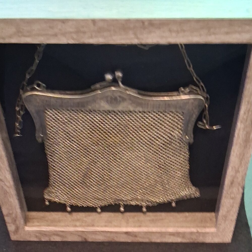 Shimmering (1910-1920) German-Ag Mesh Coin Pouch with Crest Plate & Talon Zipper - Picture 3 of 16